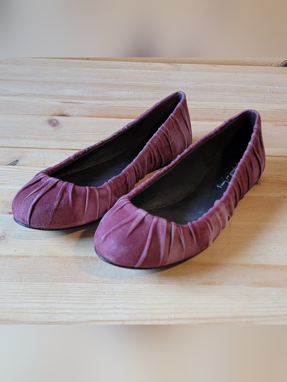 Elizabeth and James Plum Ruched Ballet Flats Size 6